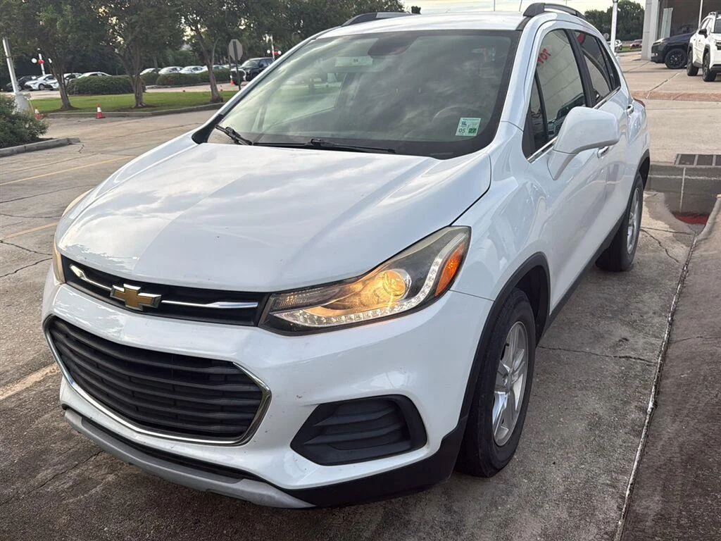 Used 2018 Summit White Chevrolet LT image 2