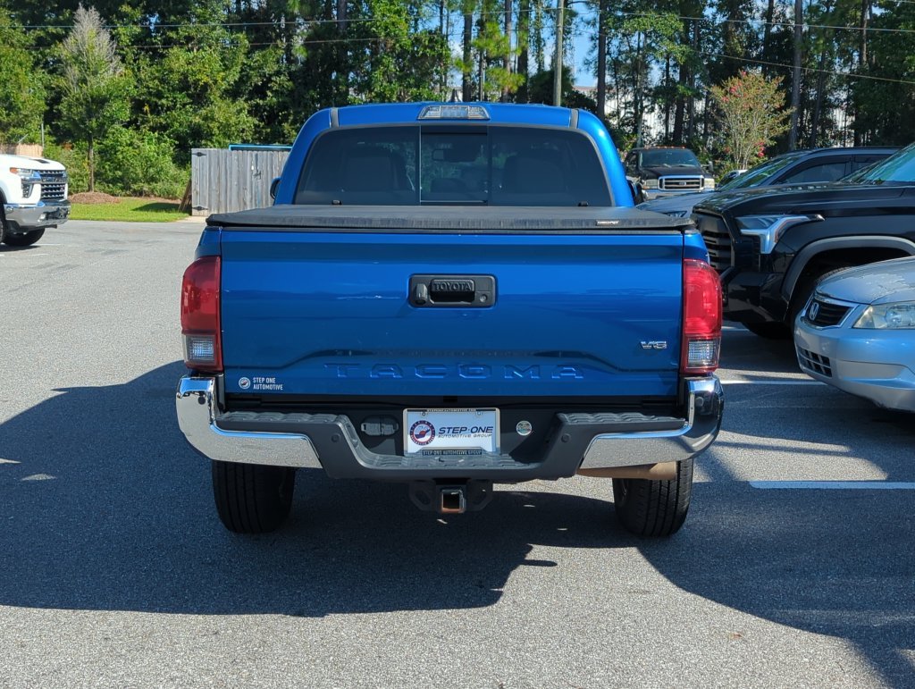 Used 2018 Blue Toyota SR5 image 4