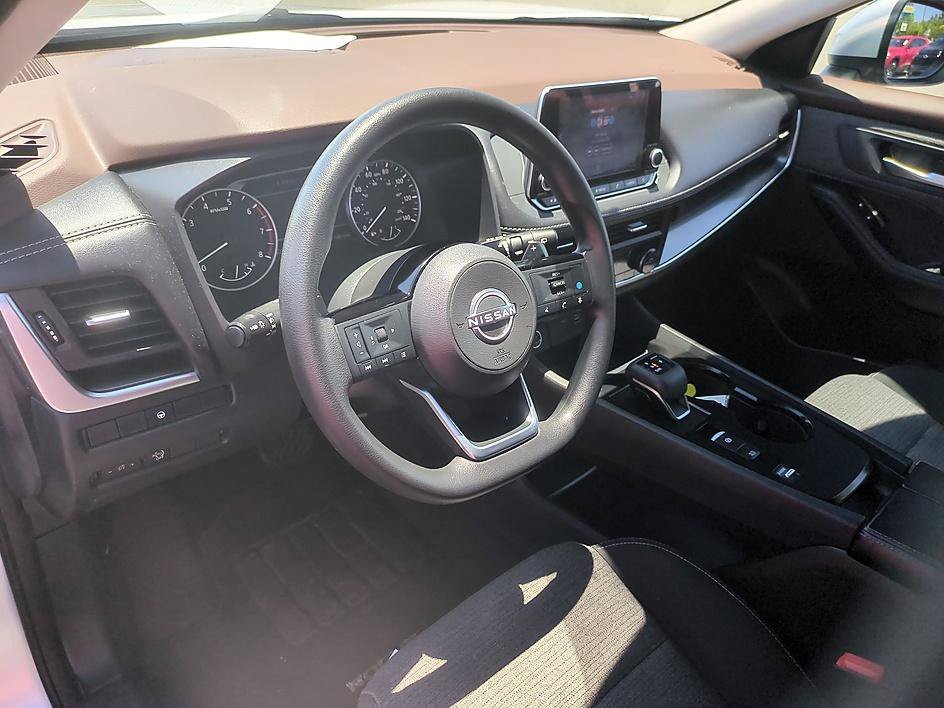 Used 2023 Brilliant Silver Metallic Nissan SV image 15