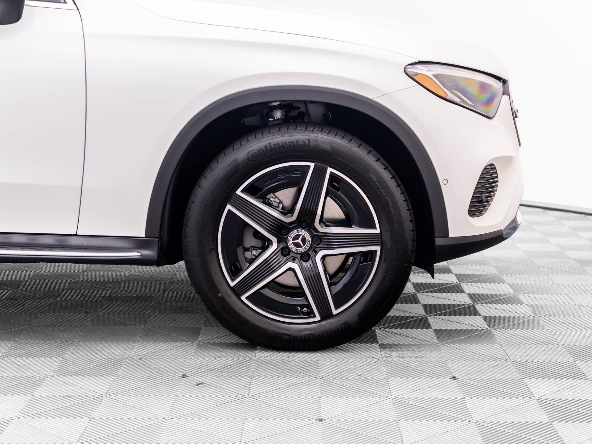 New 2027 Polar White Mercedes-Benz GLC 300 image 36