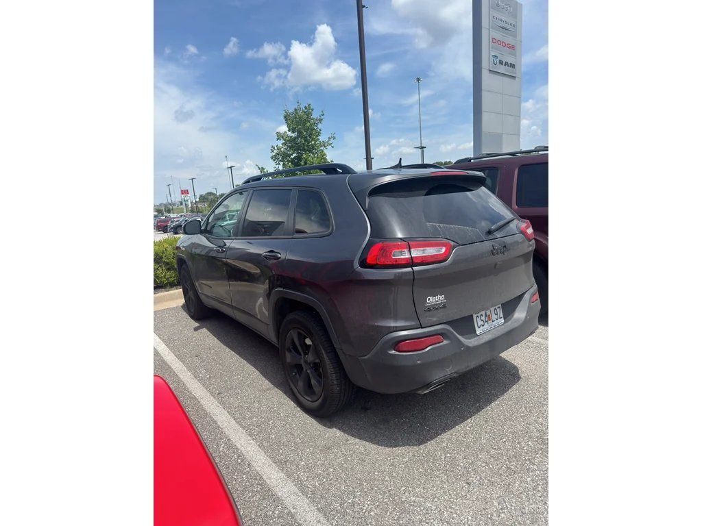 Used 2016 Brilliant Black Crystal Pearlcoat Jeep Altitude image 4