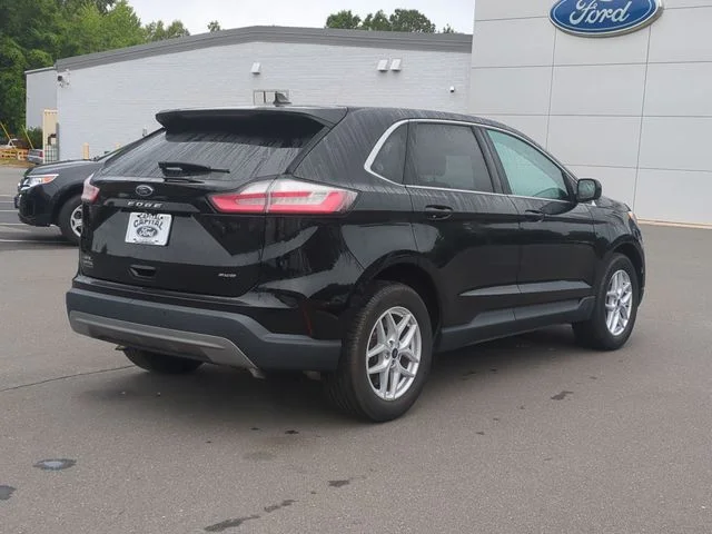 Used 2022 Black Ford SEL image 13