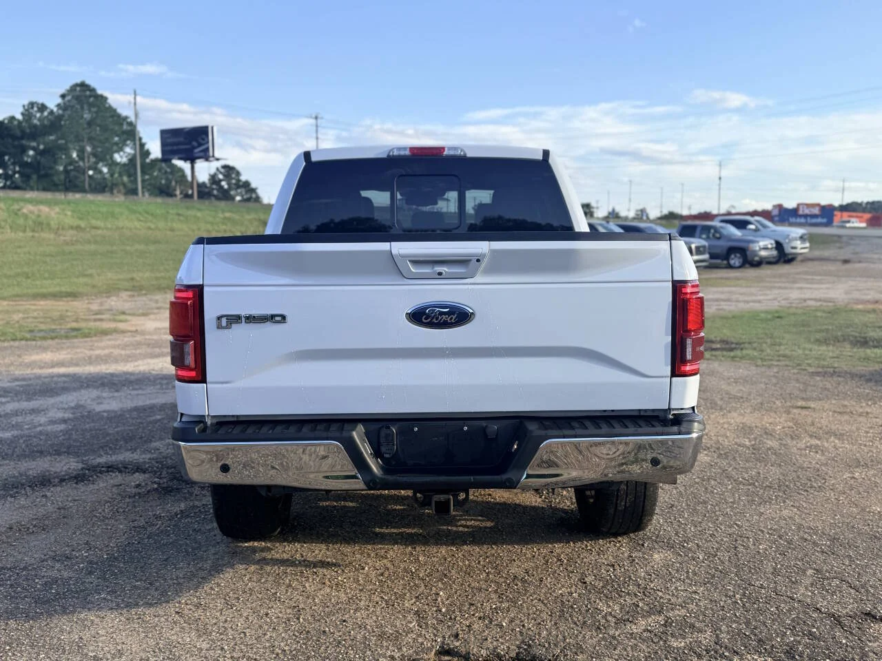 Used 2016 White Ford Lariat 4x4 4dr SuperCrew 5.5 ft. SB image 4