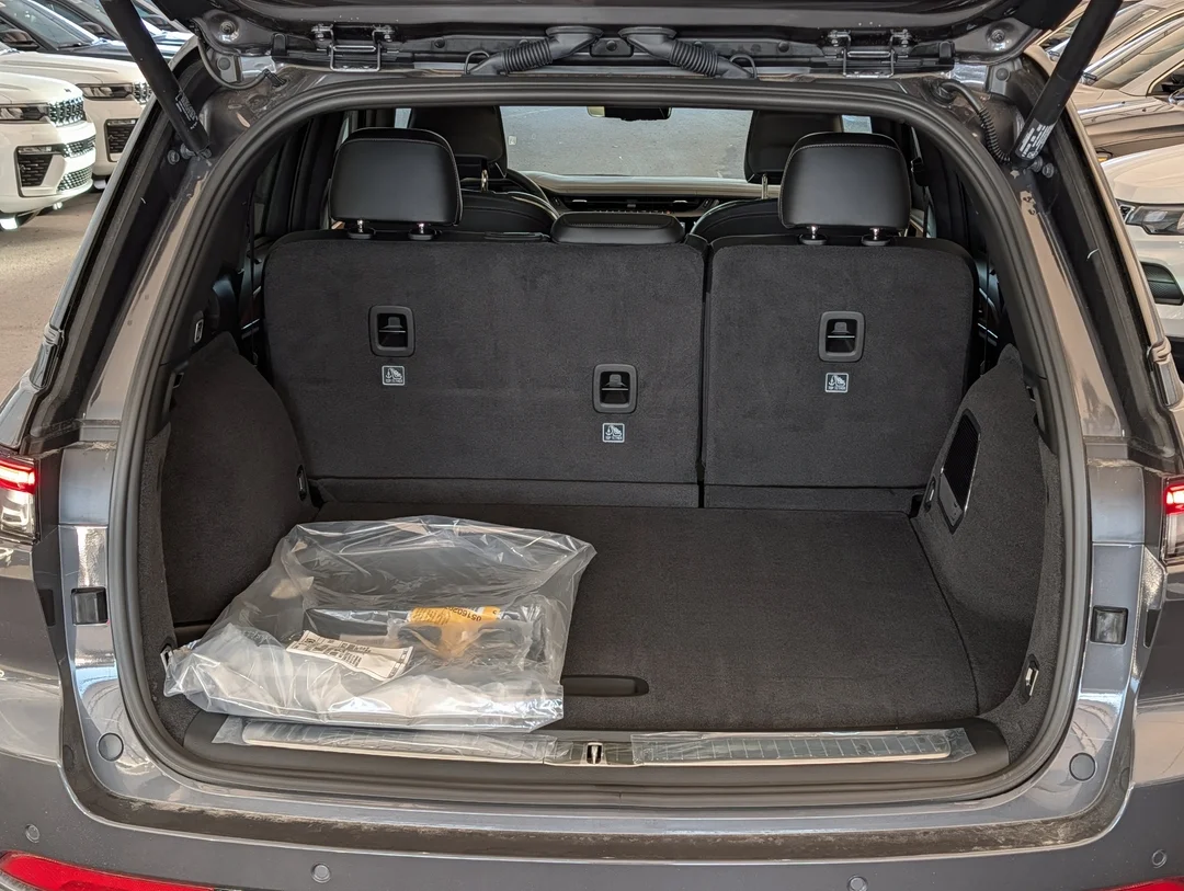 New 2026 Grey Jeep Summit - - 4x4 - Advanced ProTech Group IV - Palermo Leather Seats - Head-Up Display & More! image 32