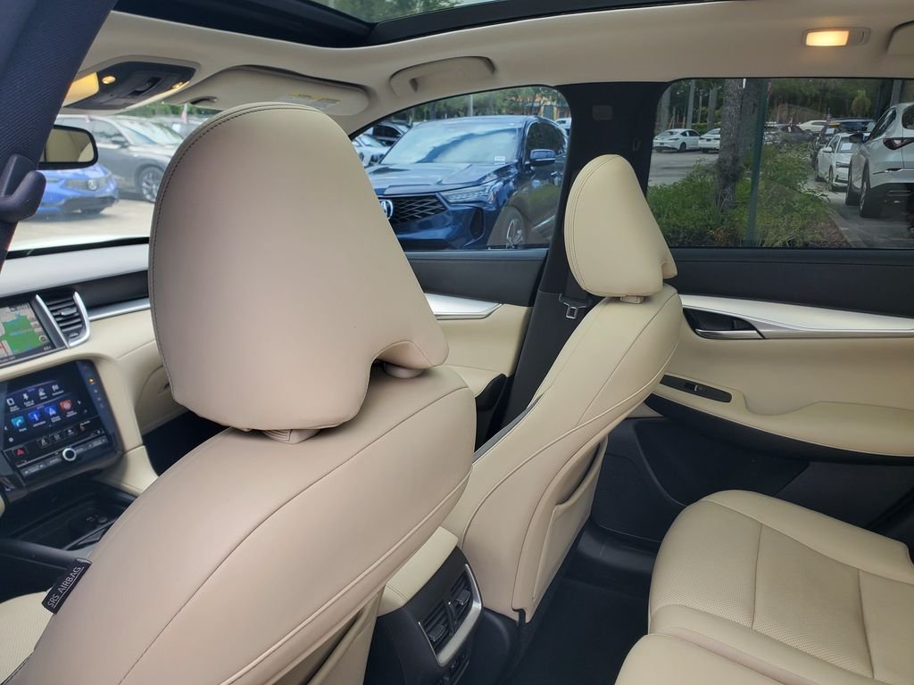 Used 2019 White INFINITI ESSENTIAL image 11