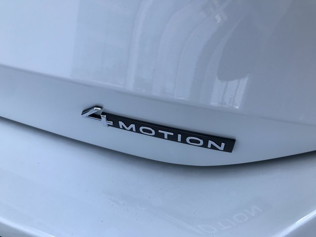 New 2026 Opal White w/Deep Black Roof Volkswagen SE R-Line Black image 10