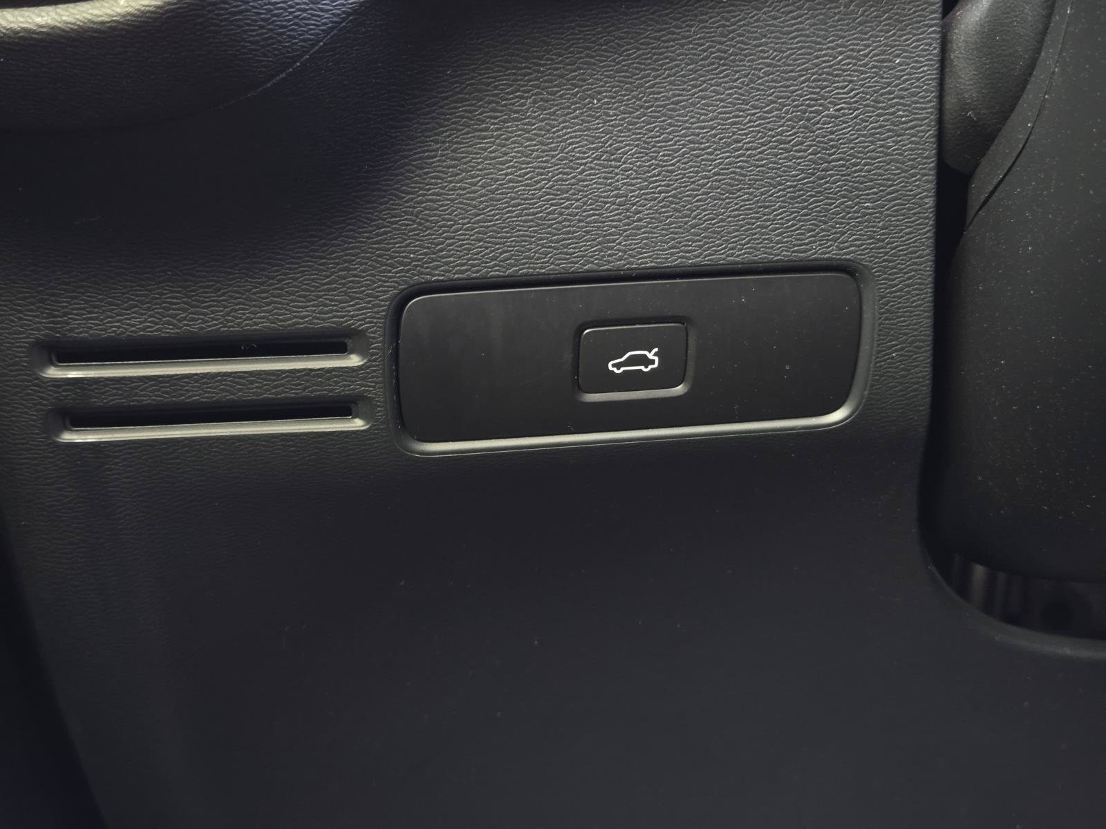 Used 2023 Fusion Red Metallic Volvo Ultimate image 22