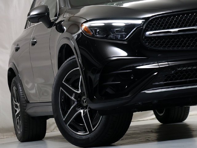 New 2026 Black Mercedes-Benz GLC 300 image 30