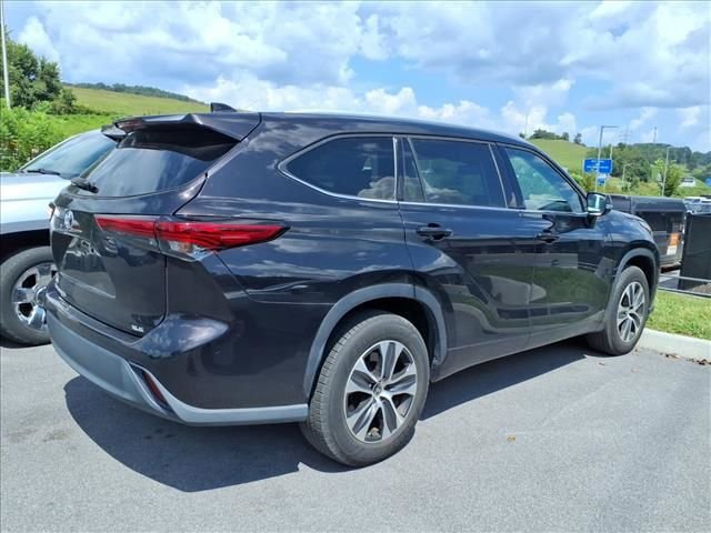 Used 2022 Brown Toyota XLE image 6