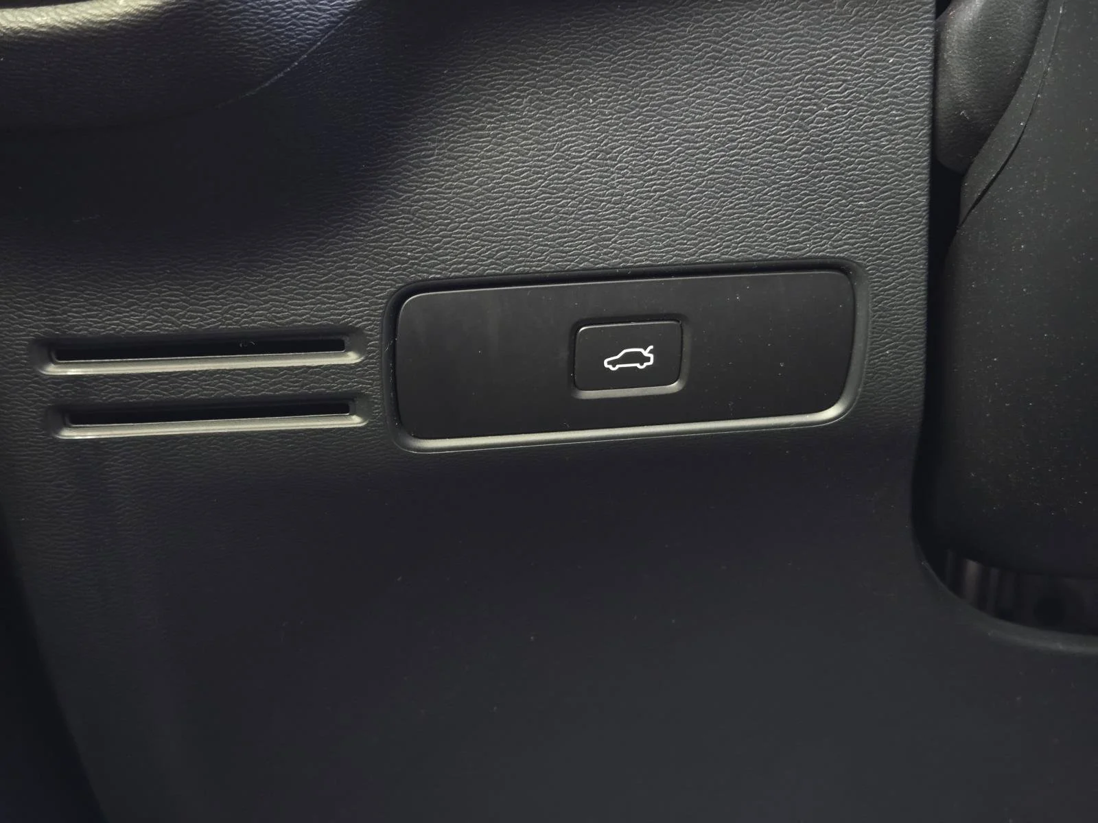 Used 2023 Fusion Red Metallic Volvo Ultimate image 22