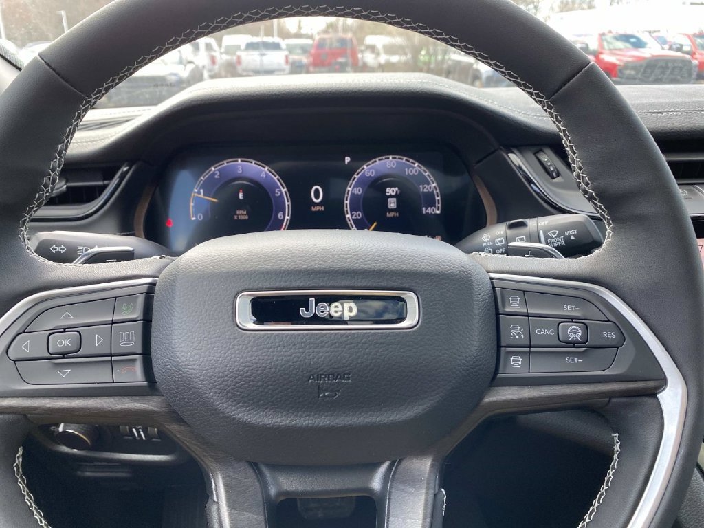 New 2026 Silver Zynith Exterior Paint Jeep Altitude image 14