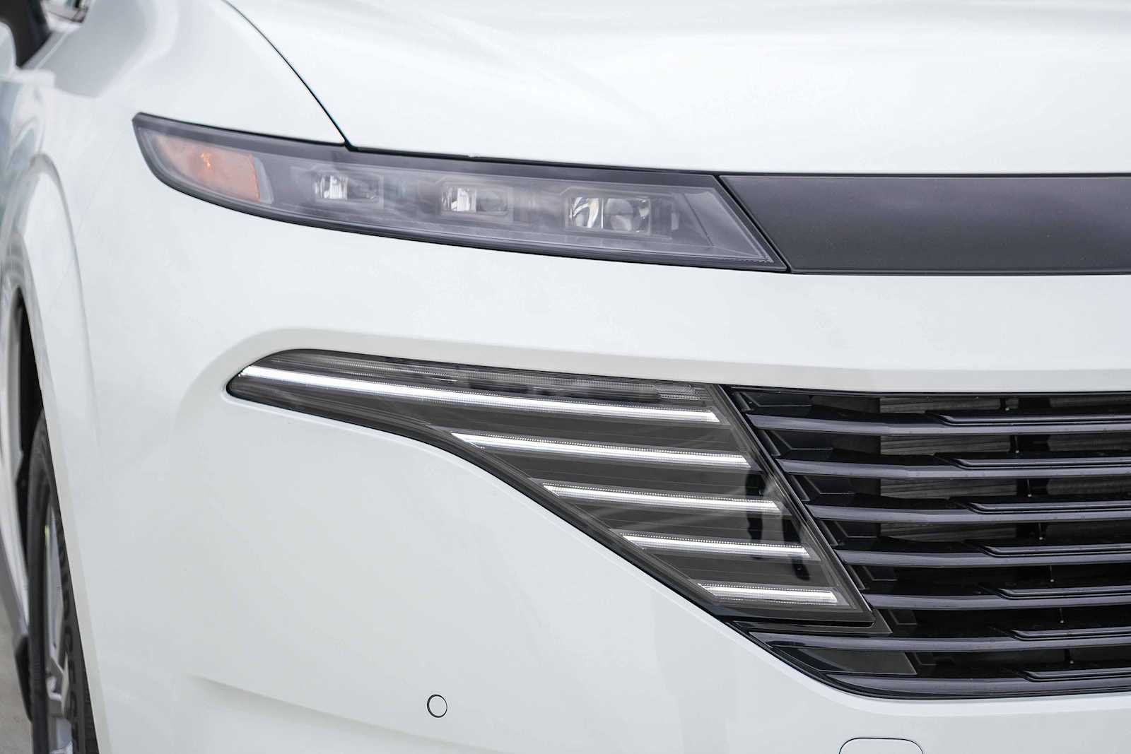 New 2026 Everest White Pearl TriCoat Nissan SL image 4