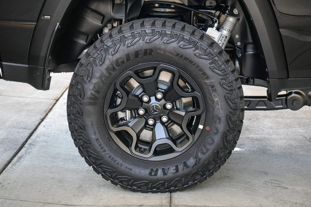 New 2026 Diamond Black Crystal Pearl-Coat Exterior Paint RAM RHO image 13