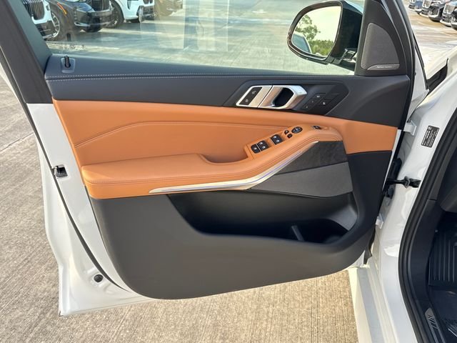 New 2026 Mineral White Metallic BMW sDrive40i image 13