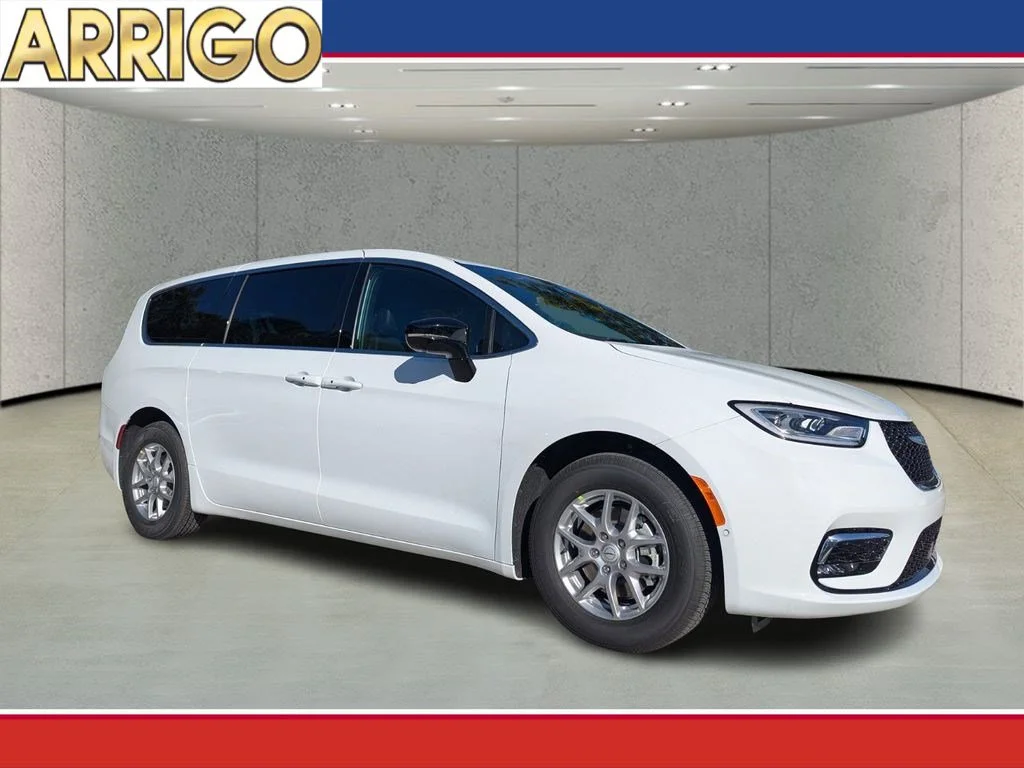 2026 Chrysler Pacifica Select's photo