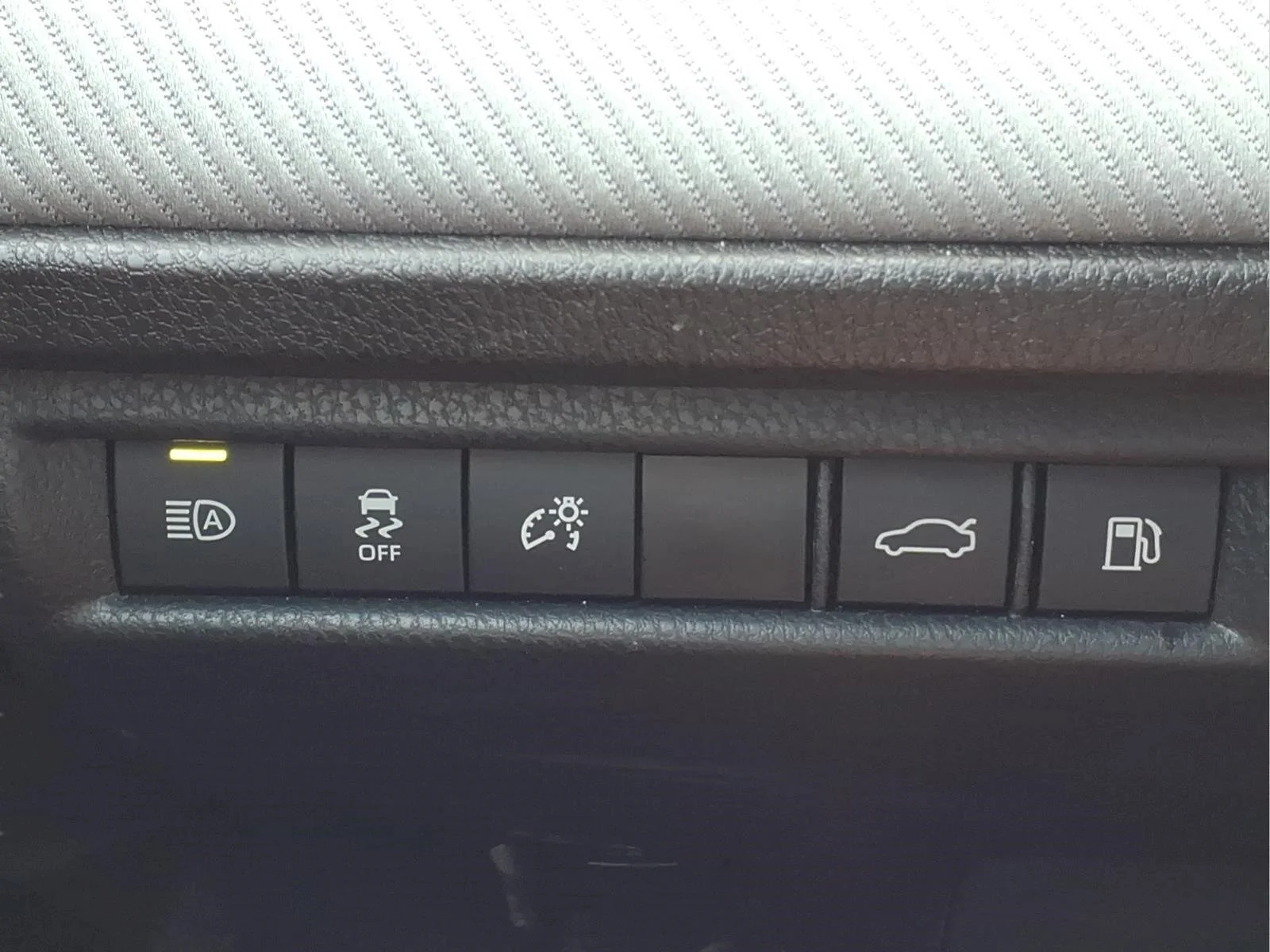 Certified Used 2025  Toyota SE image 17