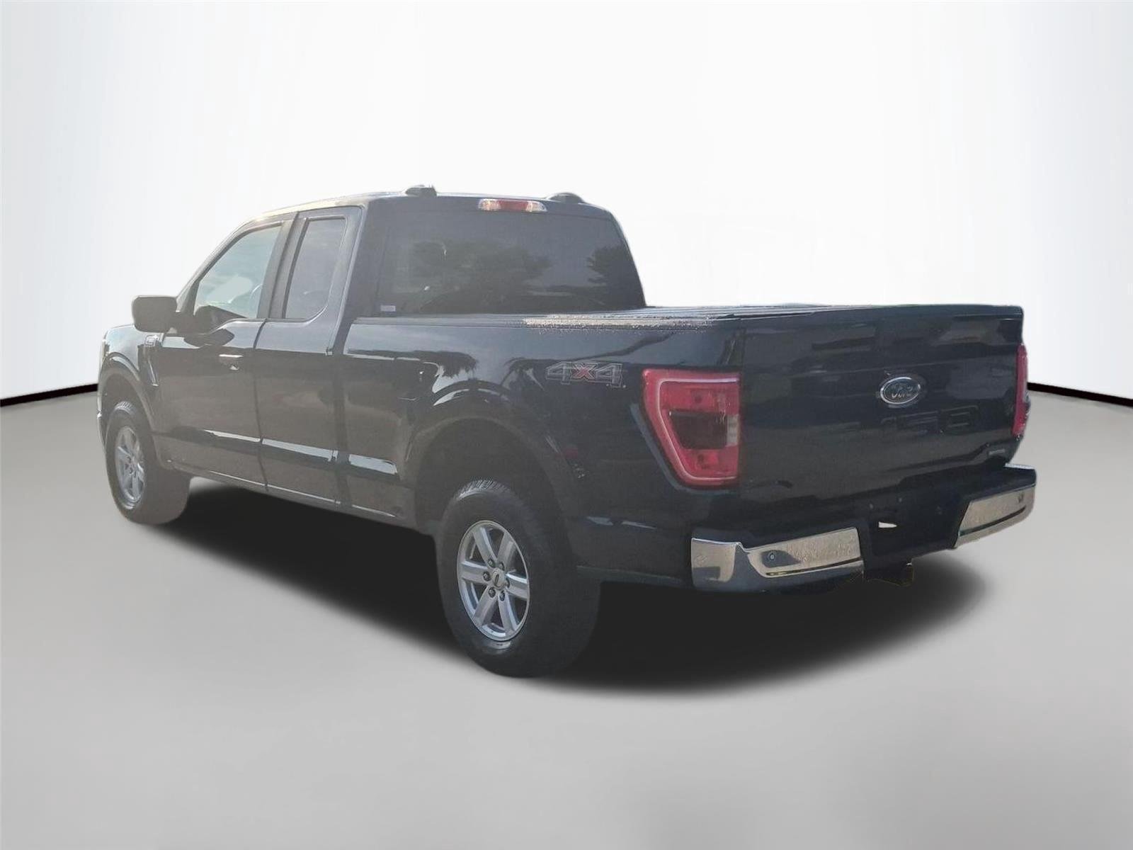 Used 2022 Antimatter Blue Metallic Ford XLT image 3