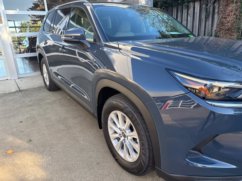 Used 2026 White Toyota XLE image 3