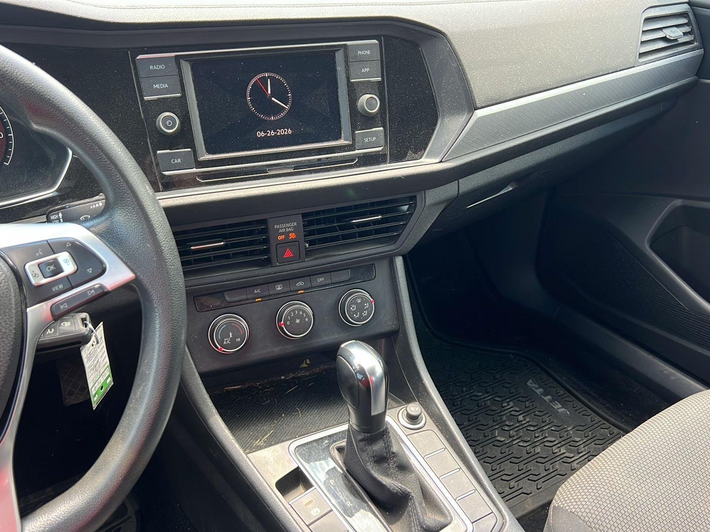 Used 2019 Platinum Gray Metallic Volkswagen SE image 14