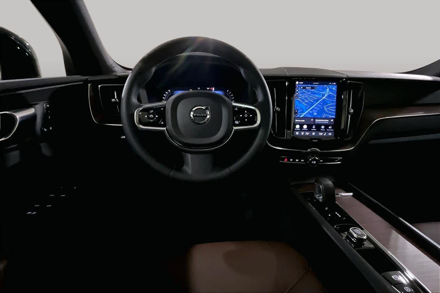 Used 2023 BLACK Volvo Plus Bright Theme image 5