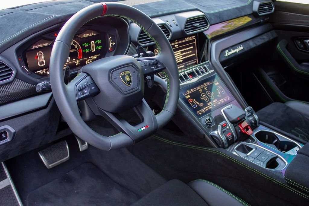 Used 2024 White Lamborghini Performante image 11