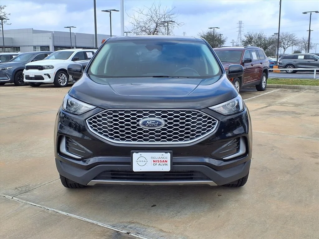 Used 2023 Black Ford SEL image 5