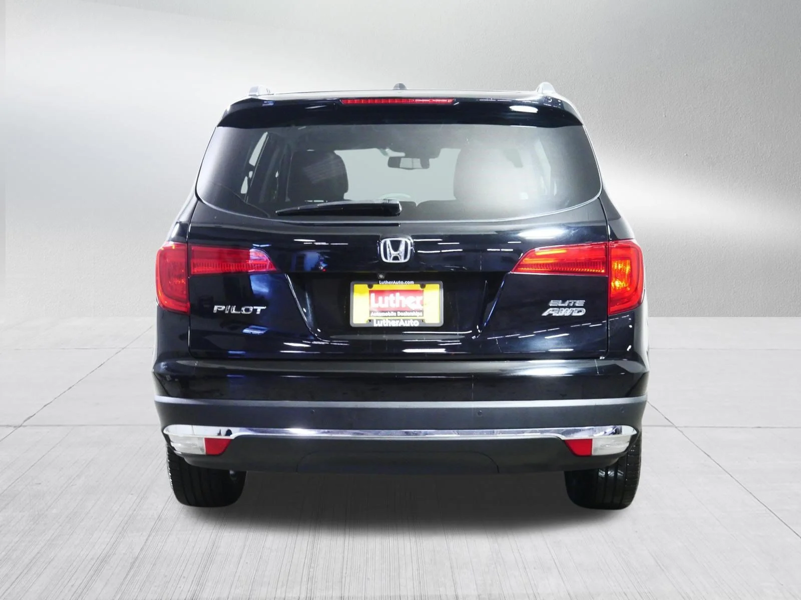 Used 2016 Crystal Black Pearl Honda Elite image 6