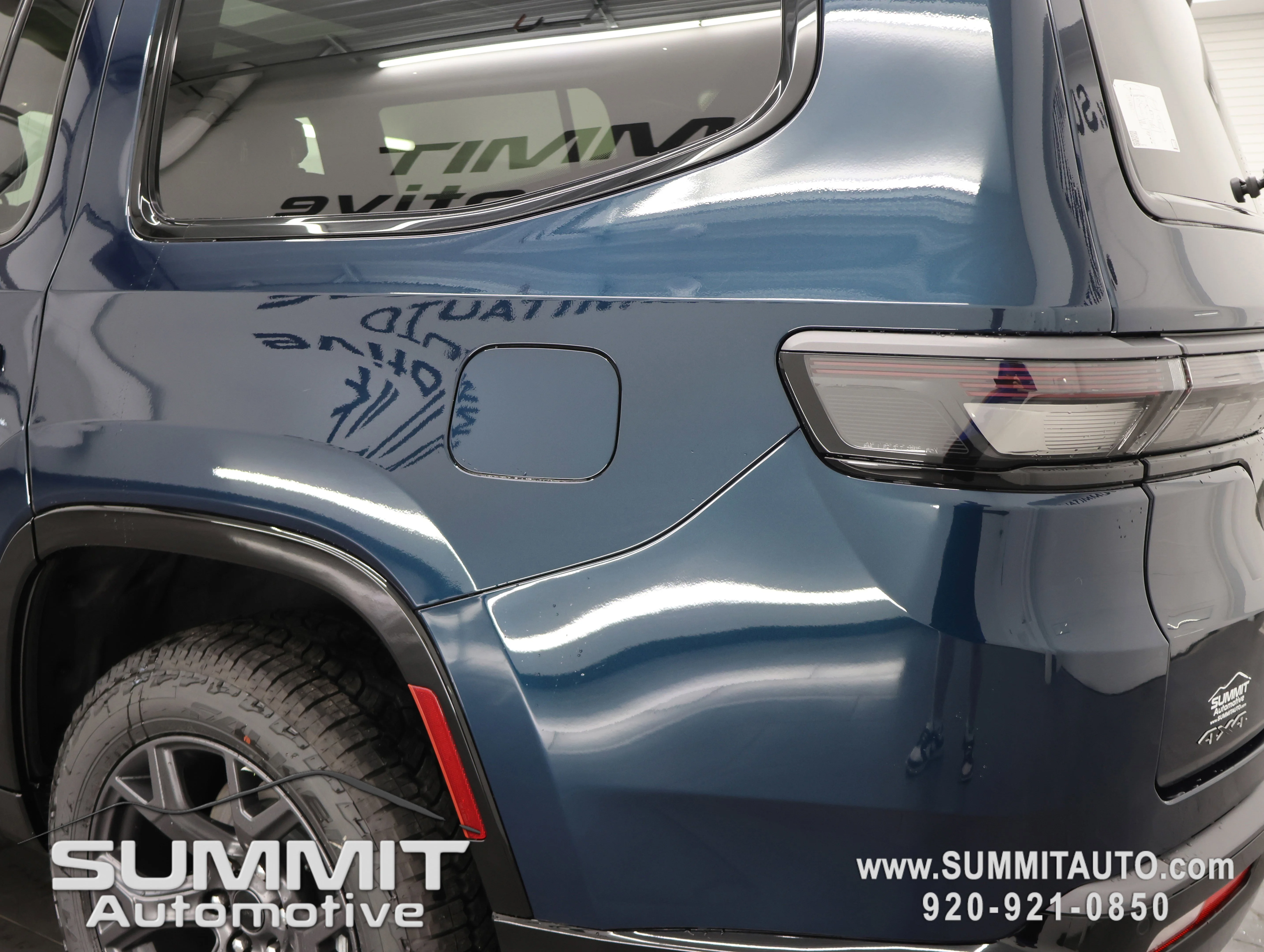 New 2026 Fathom Blue Pearl-Coat Exterior Paint (Late Availability) Jeep Upland image 37