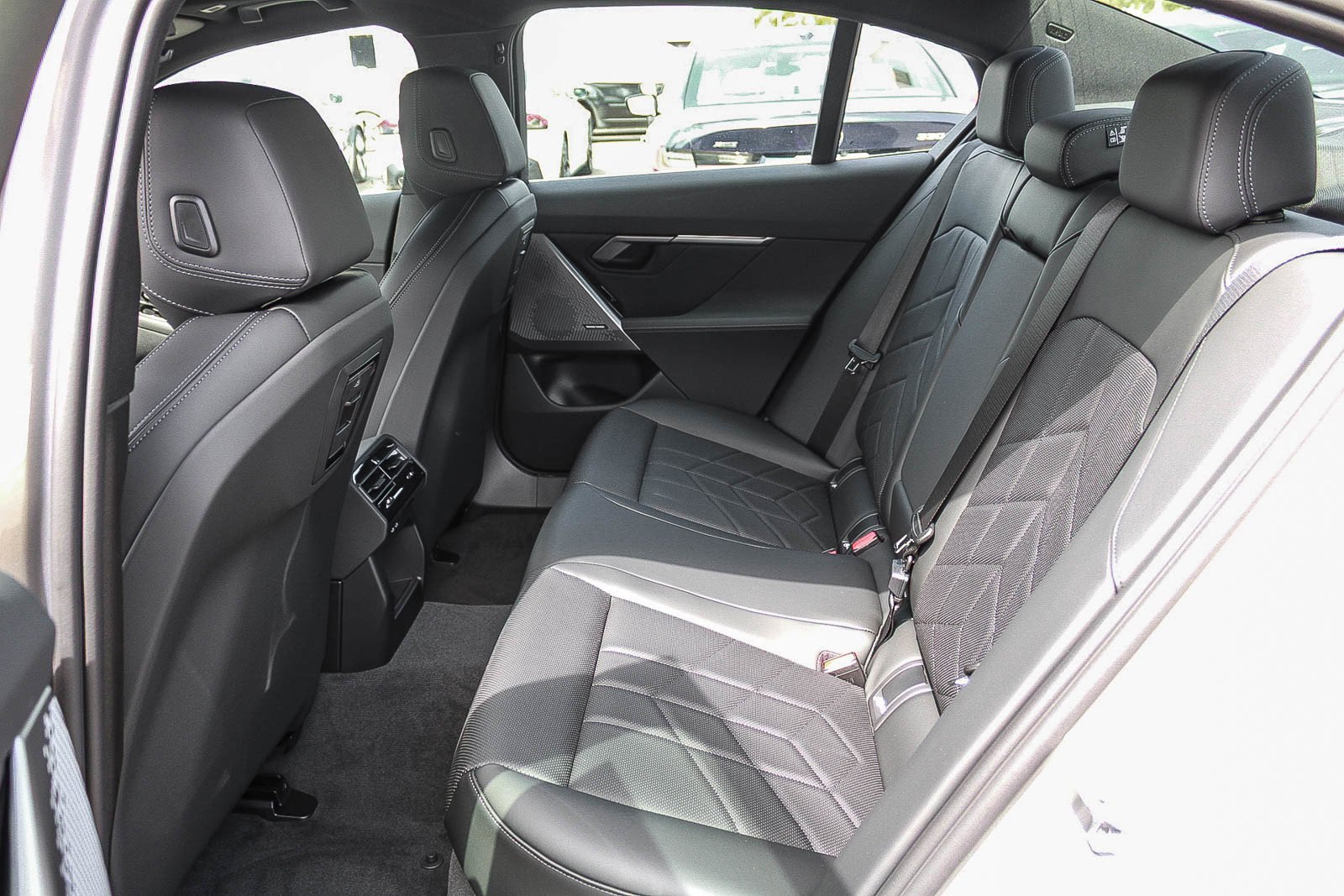 New 2027 Oxide Grey Metallic BMW 530i image 18