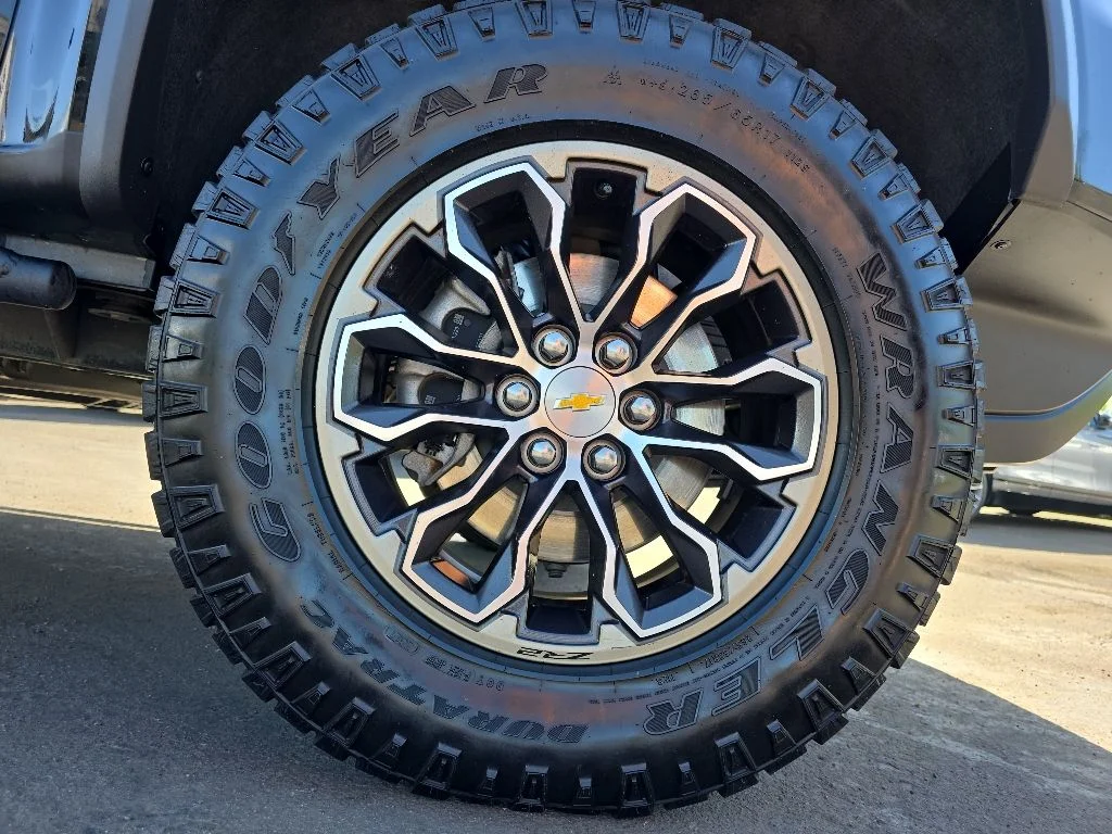 Used 2022 Black Chevrolet ZR2 image 9