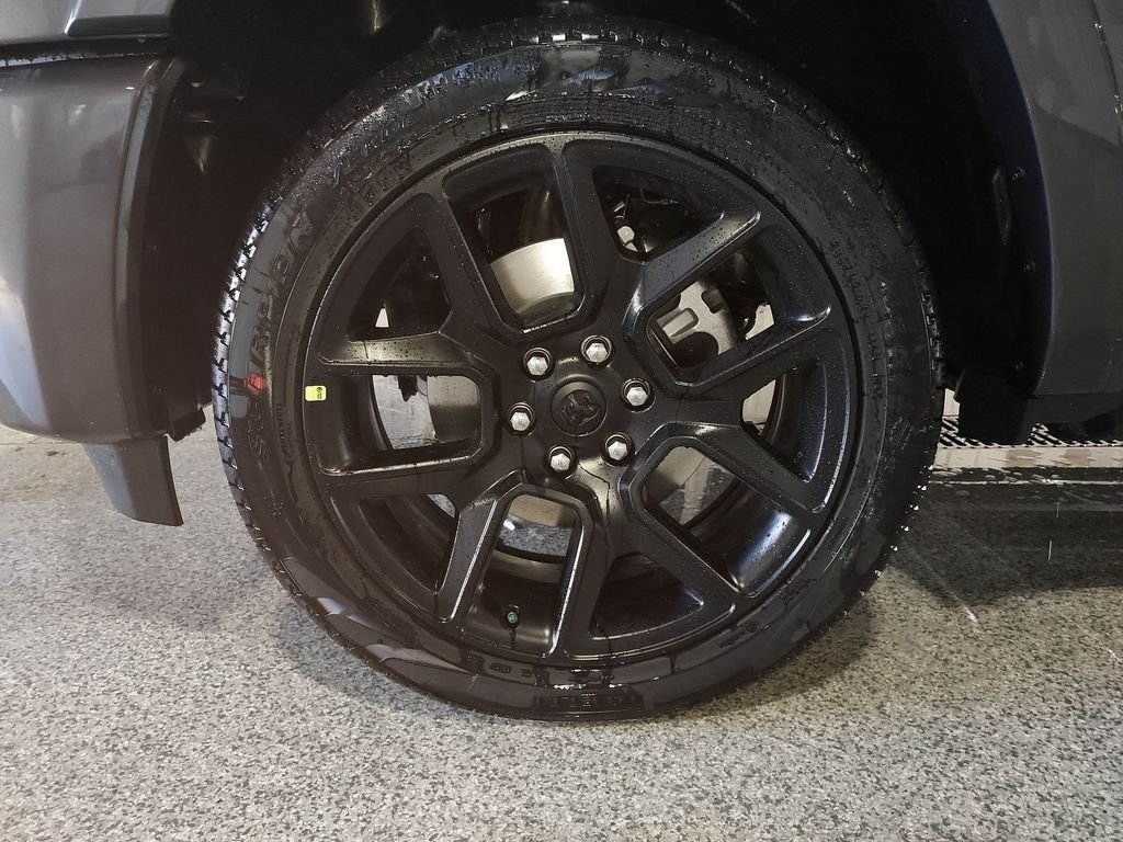 New 2026 Granite Crystal Metallic Clear-Coat Exterior Paint RAM Laramie image 16