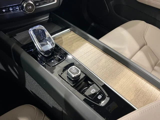 2026 Volvo XC60 Plus - Photo 19