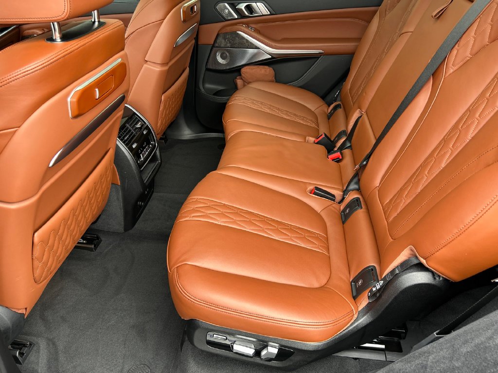 Used 2025 Blue BMW ALPINA XB7 image 26