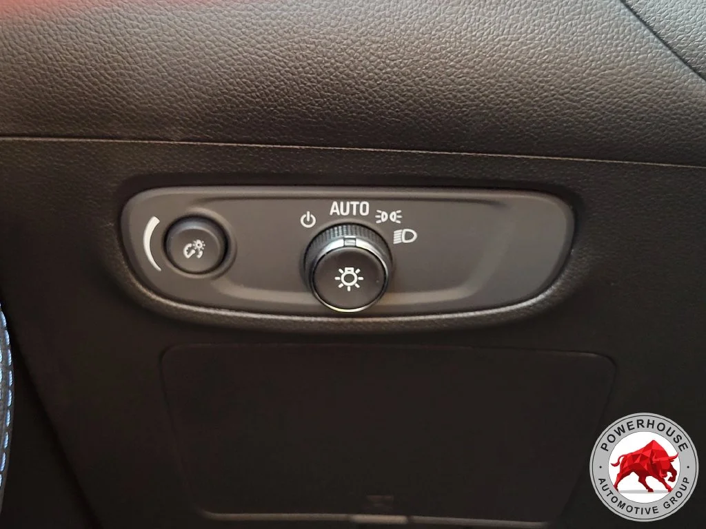 Used 2025 White Buick Sport Touring image 27