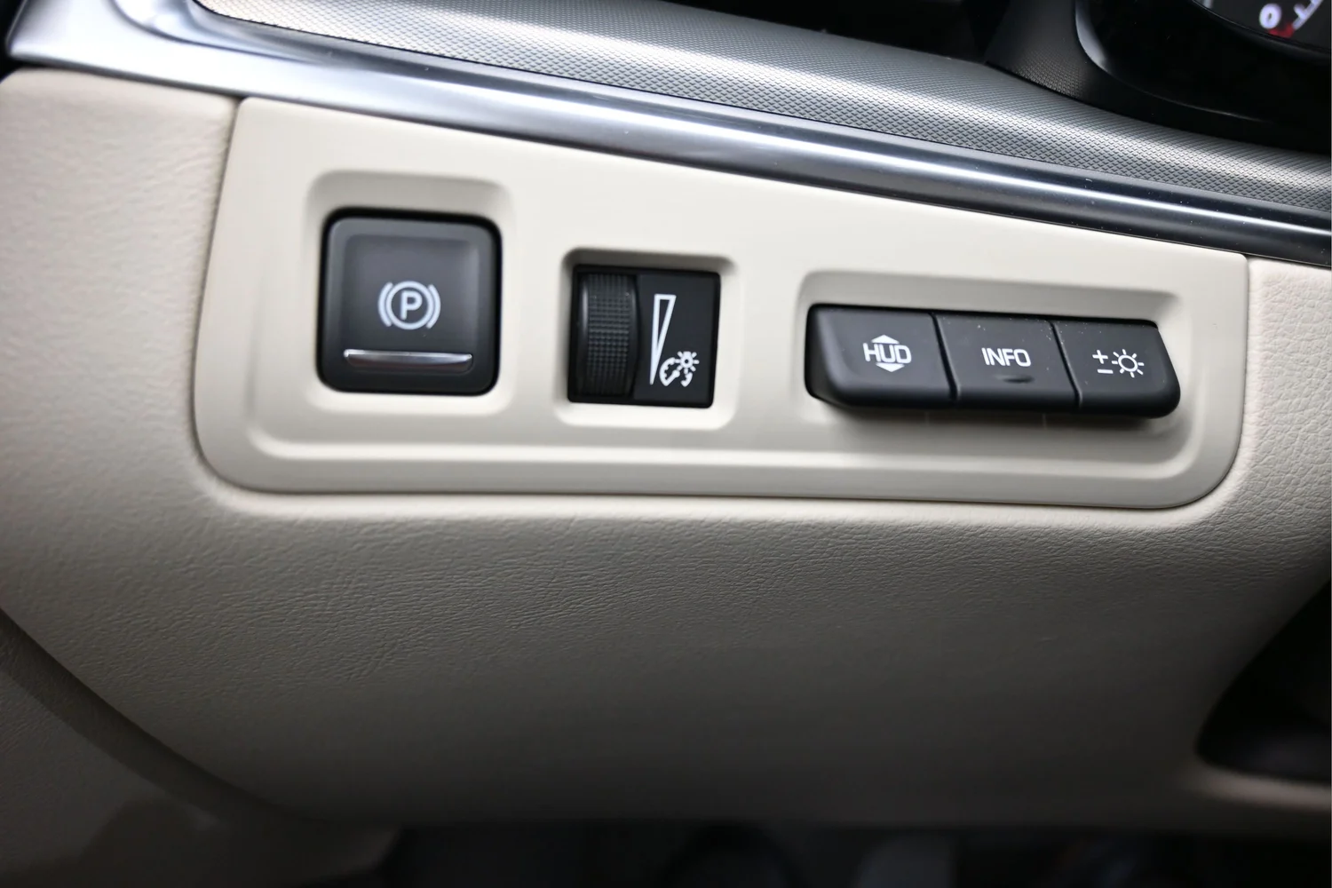 Used 2024 White Cadillac Premium Luxury image 20