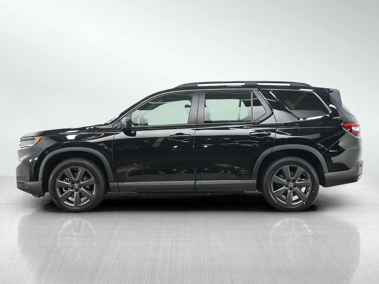 Used 2025 Honda Pilot Sport with VIN 5FNYG1H30SB105922 for sale in Burnsville, Minnesota