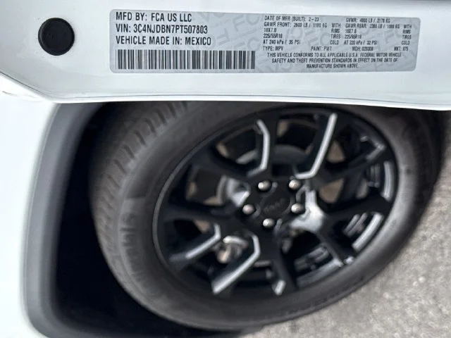 Used 2023 Bright White Clearcoat Jeep Latitude image 28