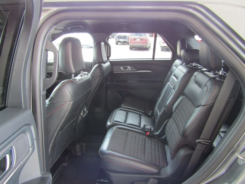 Used 2025 Gray Ford ST-Line image 32
