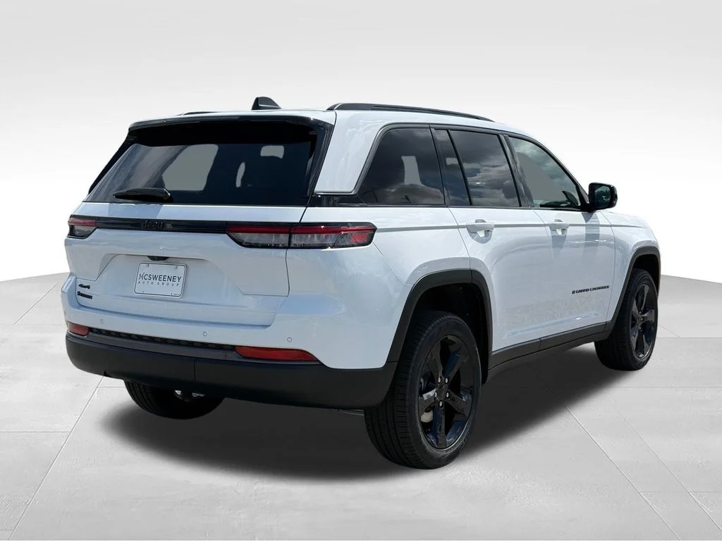New 2026 Bright White Clear-Coat Exterior Paint Jeep Limited image 29