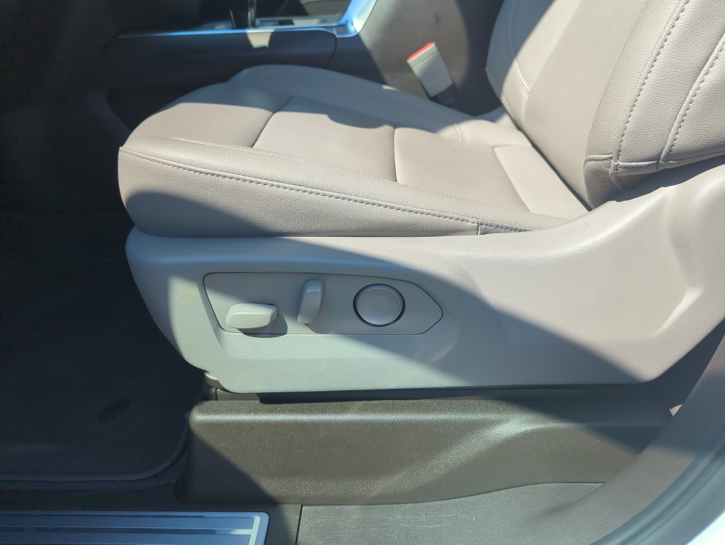 Used 2025 White GMC SLT image 12