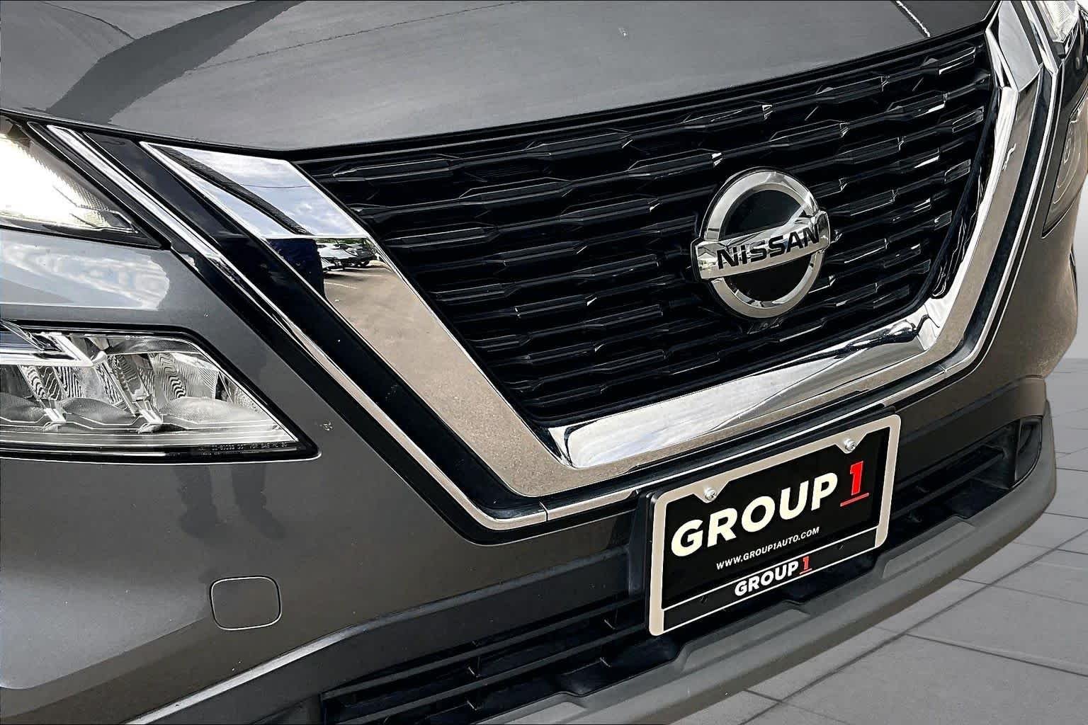 Used 2021 Gun Metallic Nissan SV image 29