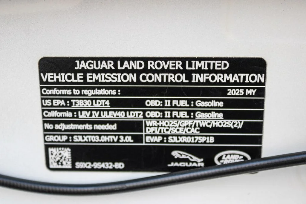 Used 2025  Land Rover SE image 25