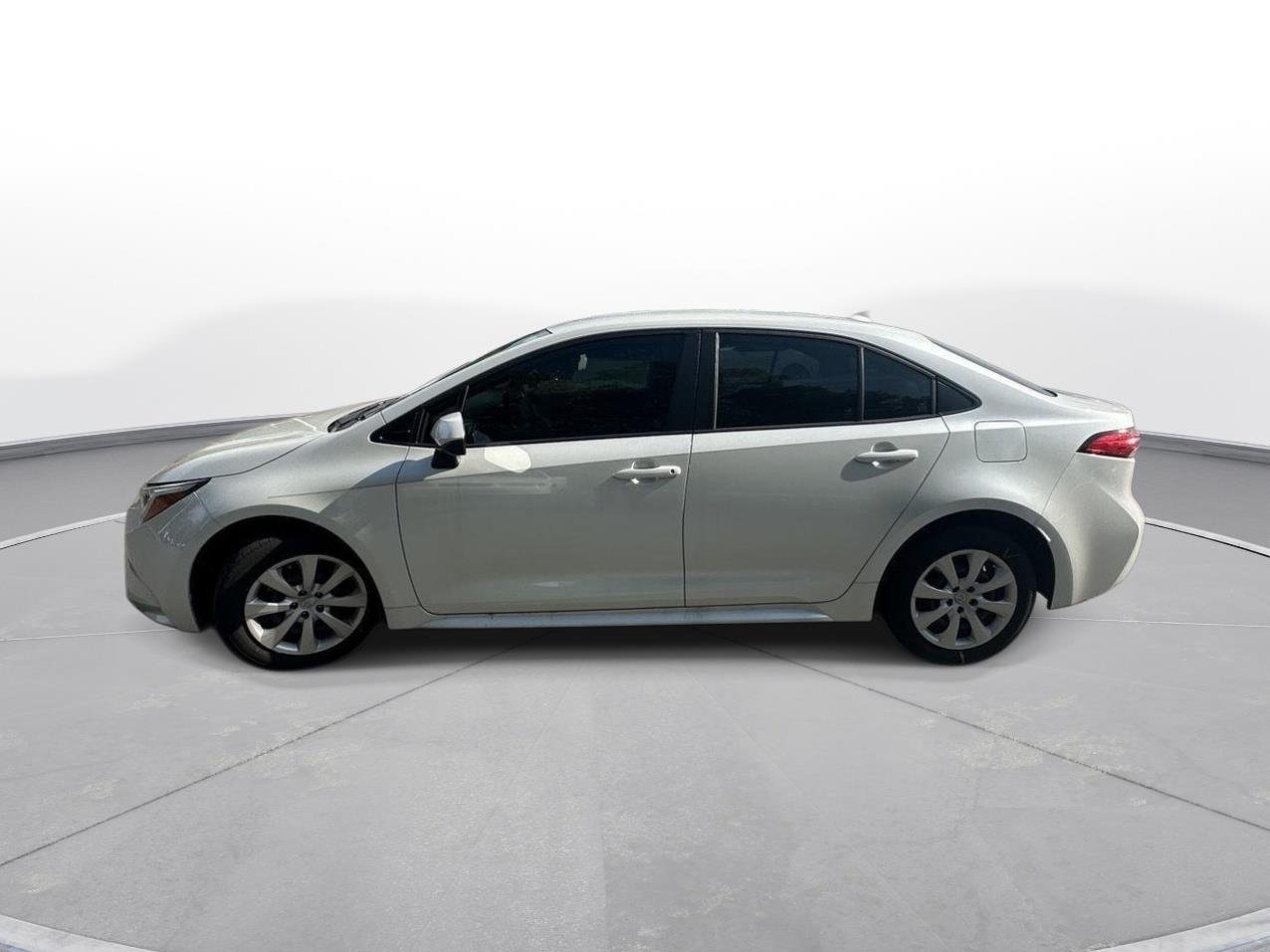 Used 2024 Wind Chill Pearl Toyota Hybrid LE image 9