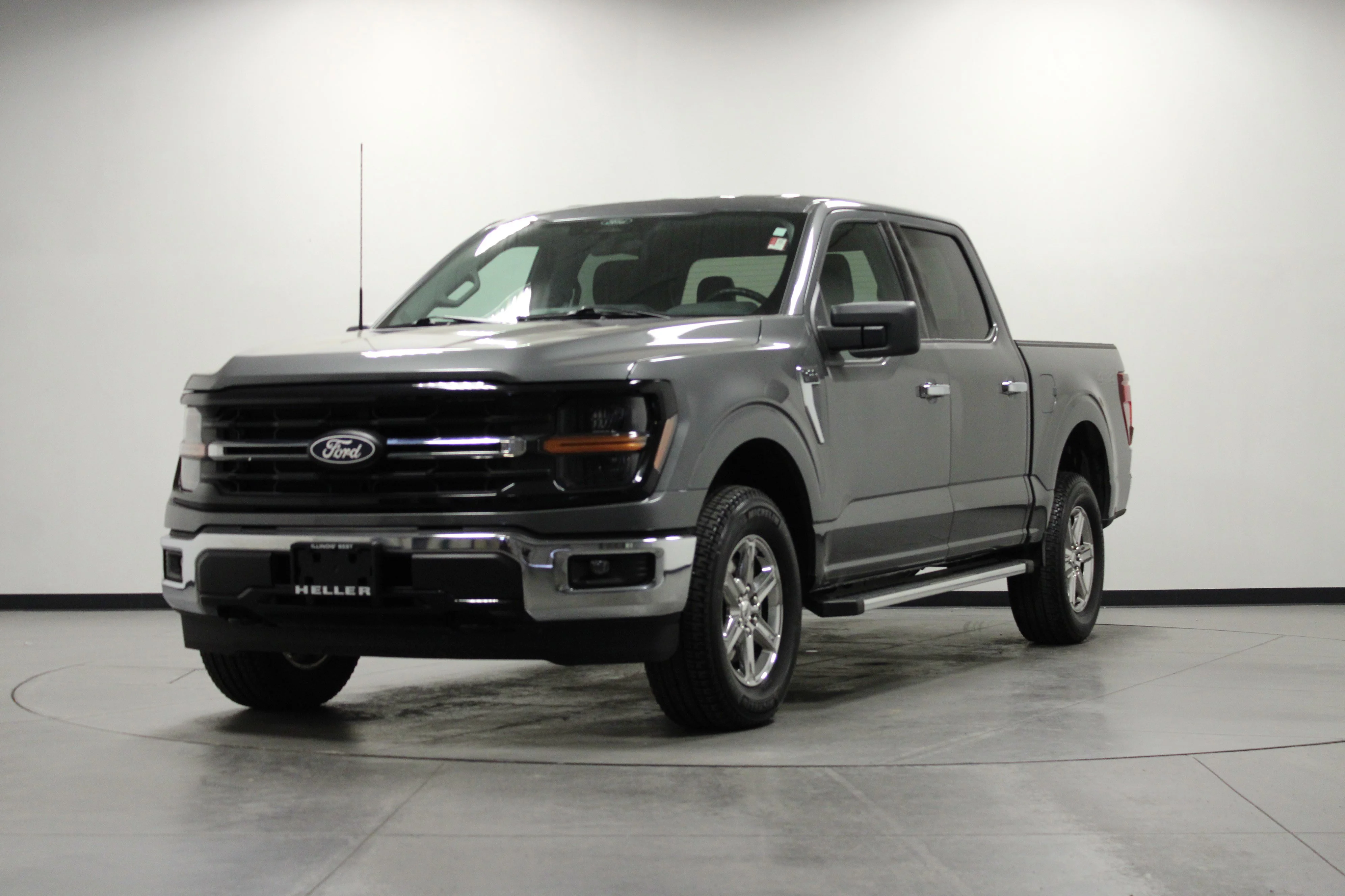 Used 2025 Carbonized Gray Metallic Ford XLT image 8