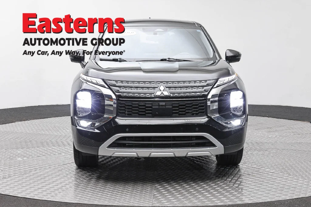 Used 2024 Black Mitsubishi SE image 2