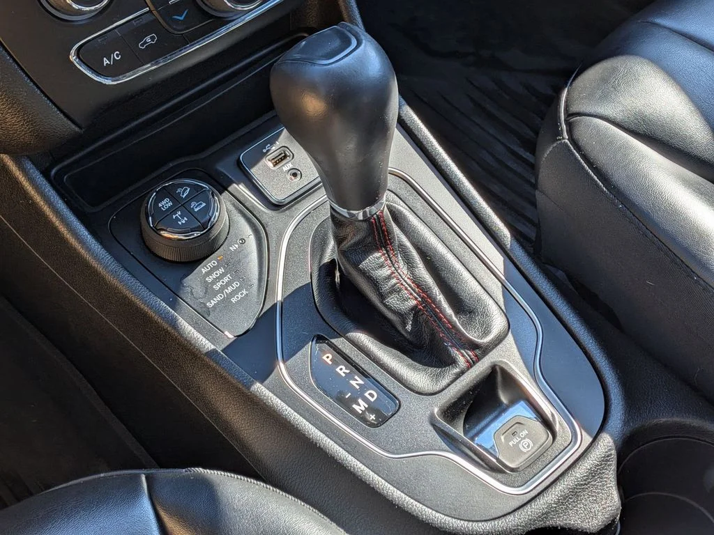 Used 2021 Silver Jeep Trailhawk image 16