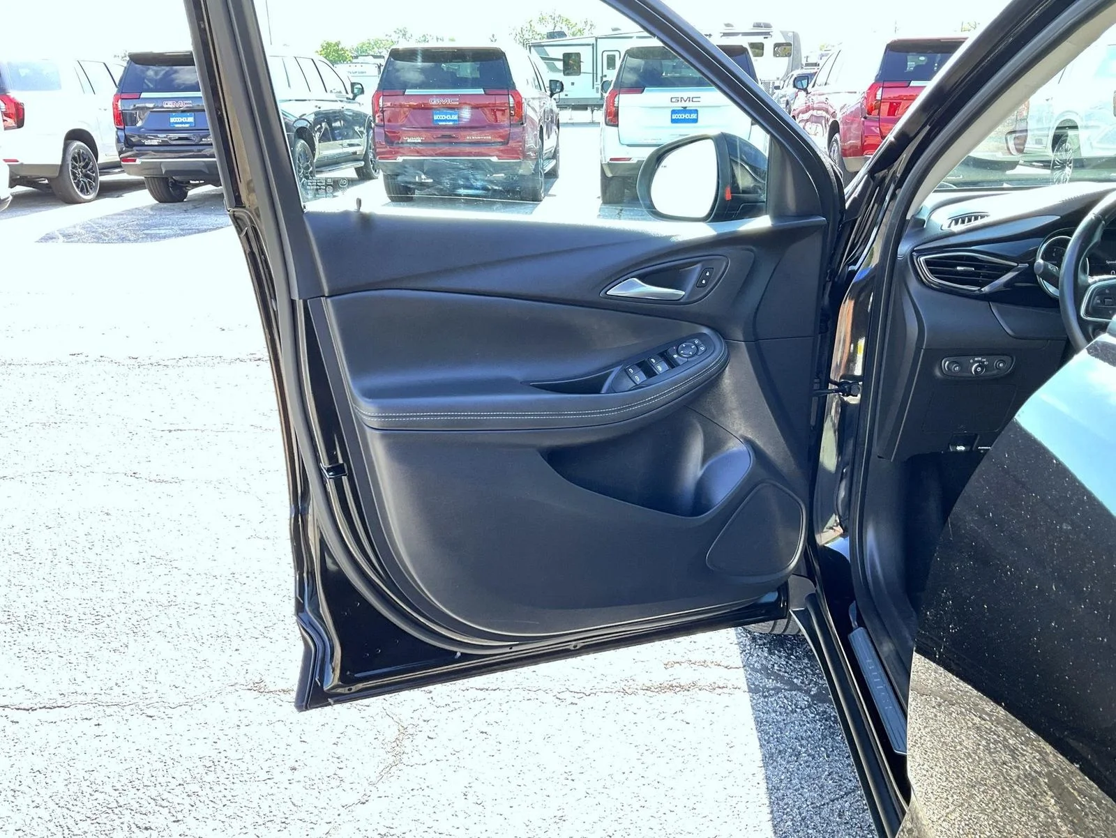 Used 2023 Black Buick Select image 9