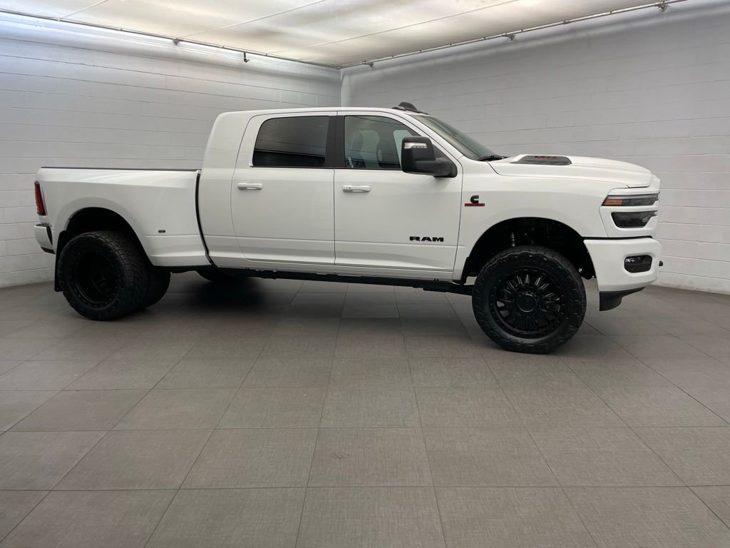 New 2026 Bright White Clear-Coat Exterior Paint RAM Laramie DRW image 2