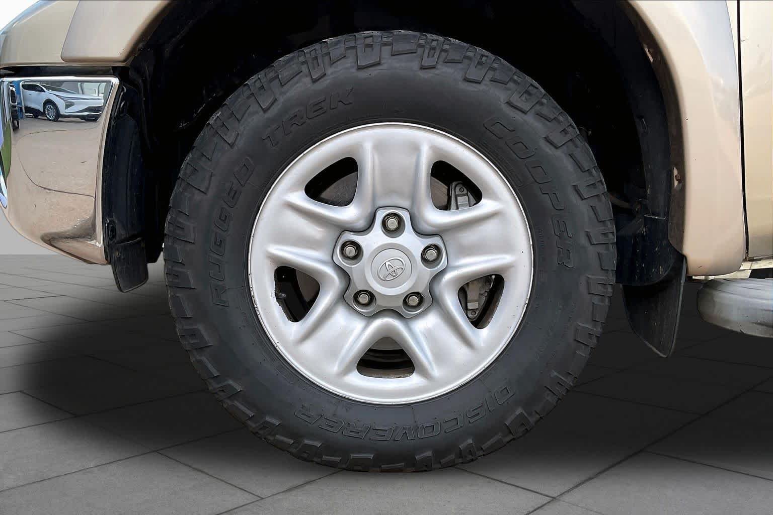 Used 2008 Desert Sand Mica Toyota SR5 image 9
