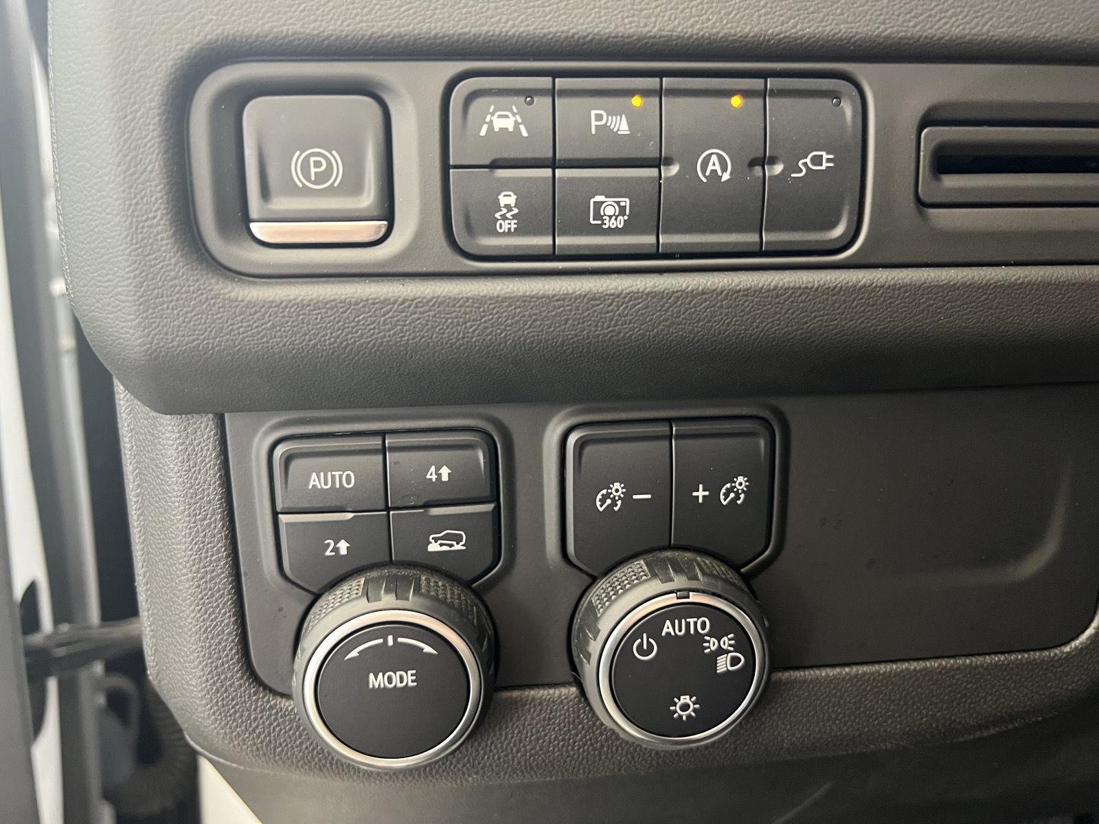 Used 2022 Summit White Chevrolet RST image 9